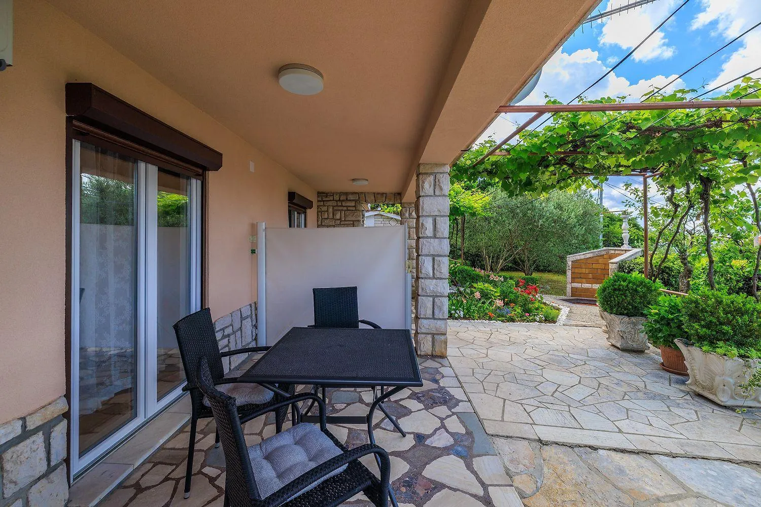 Apartment Gruene Terrasse Nur 100 Meter Zum Strand Jadranovo